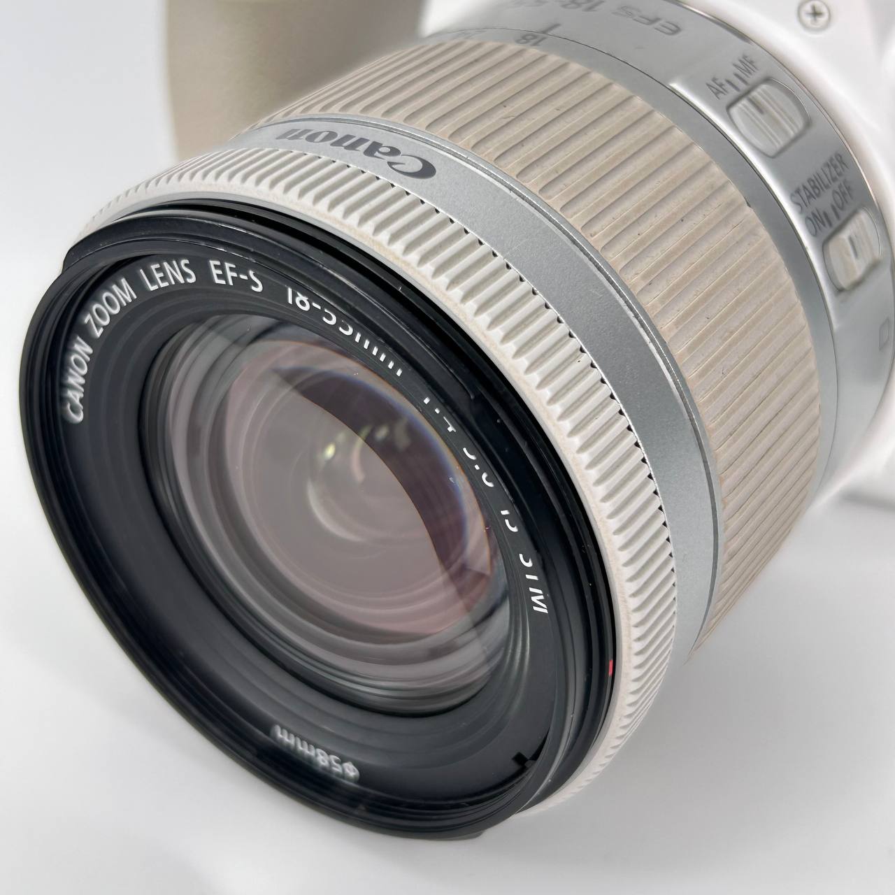 Canon EOS 200D + EF-S 18-55mm f/4-5.6 IS STM Lens Kit