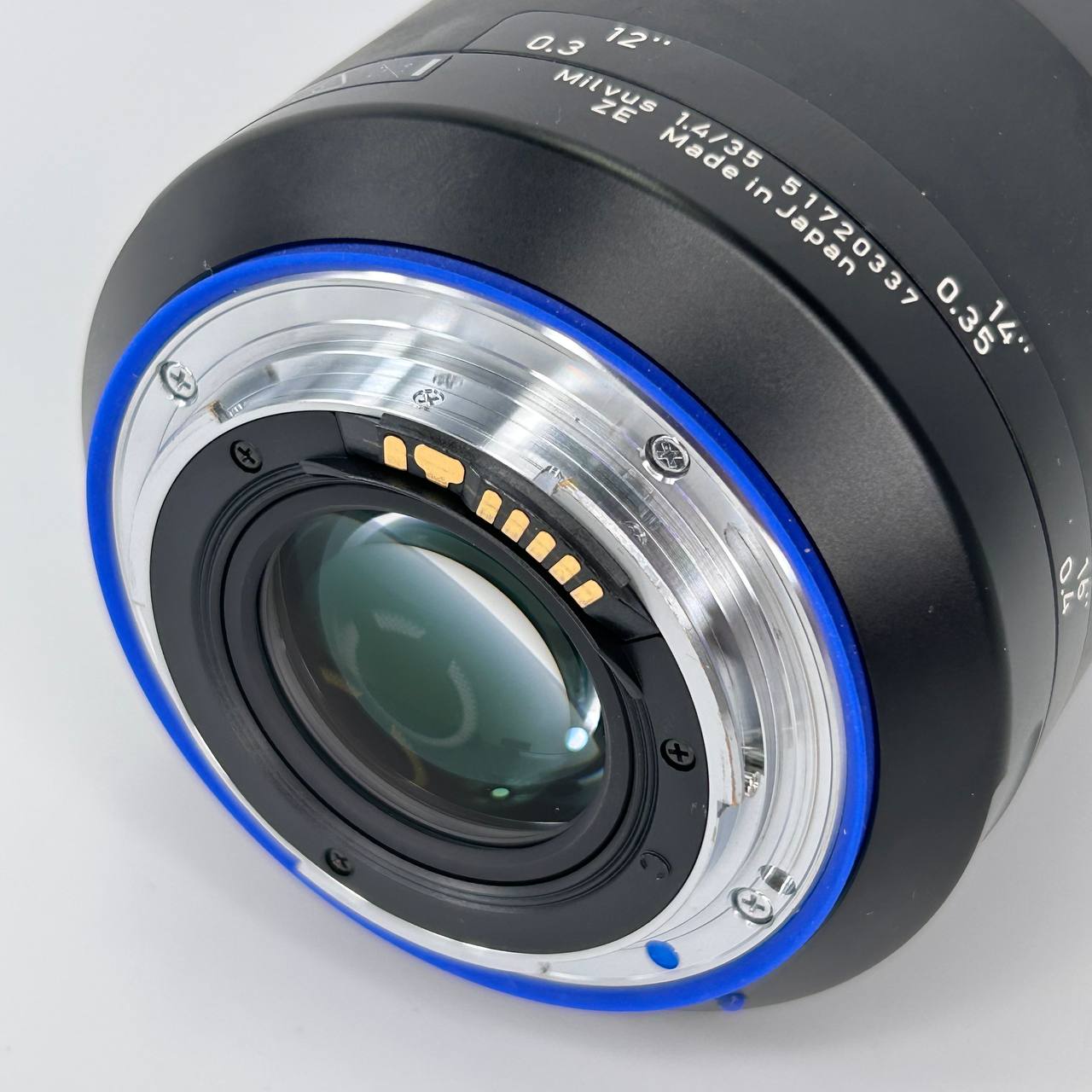 ZEISS Milvus 35mm f/1.4 ZE - Attacco Canon EF