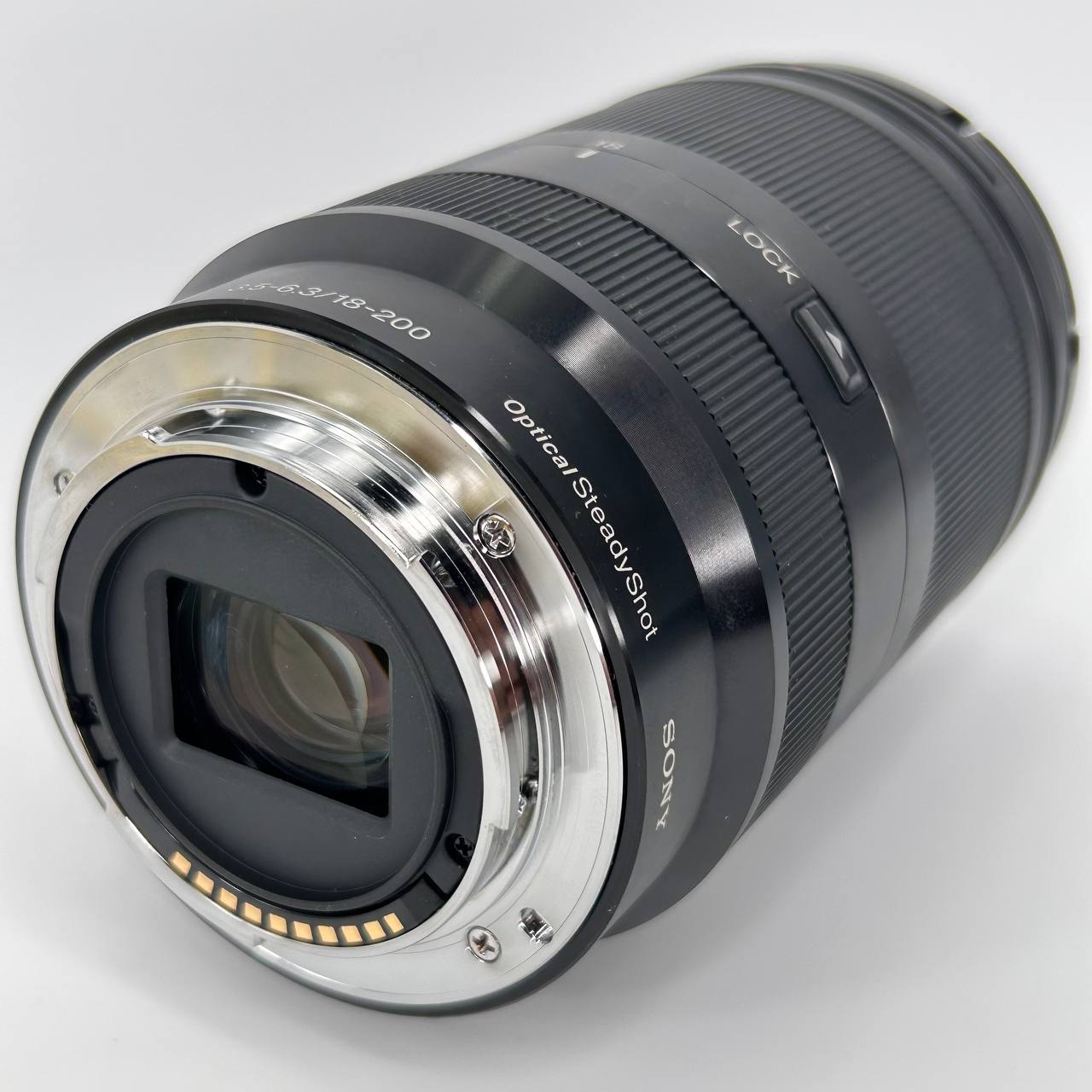 Sony E 18-200mm f/3.5-6.3 OSS LE