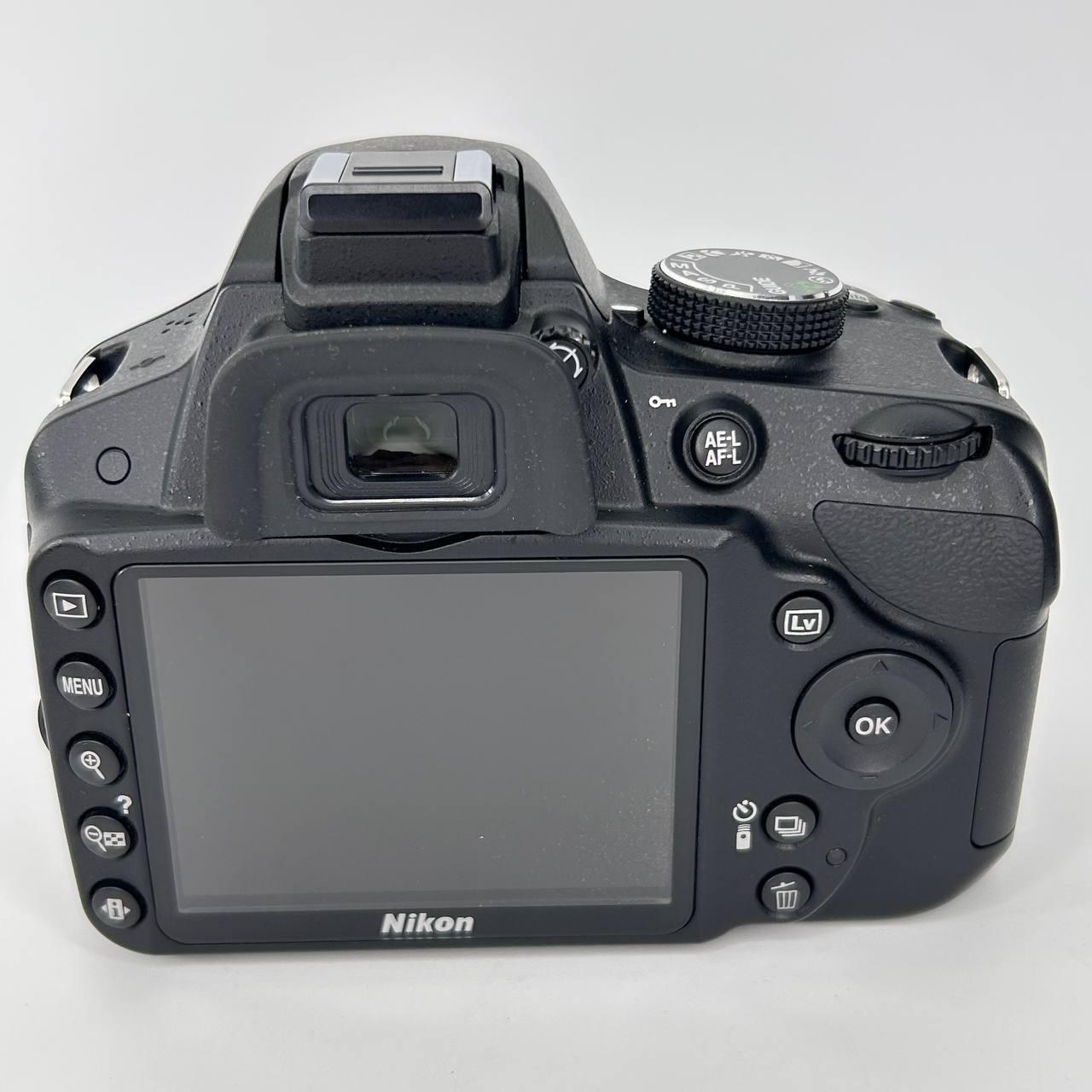 Nikon D3200 Kit + AF-S DX 18-55 VR II