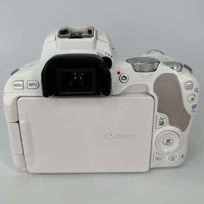 Canon EOS 200D + EF-S 18-55mm f/4-5.6 IS STM Lens Kit