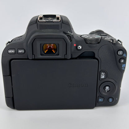 Canon EOS 200D