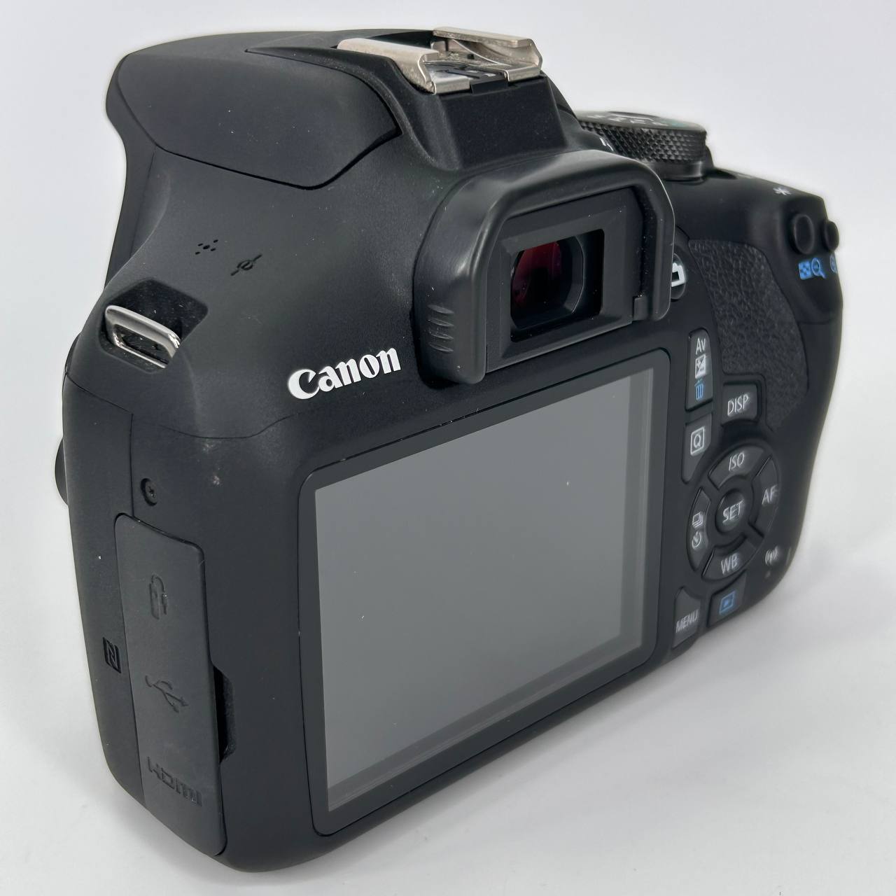 Canon EOS 2000D + Canon EF-S 18-55mm IS II Kit
