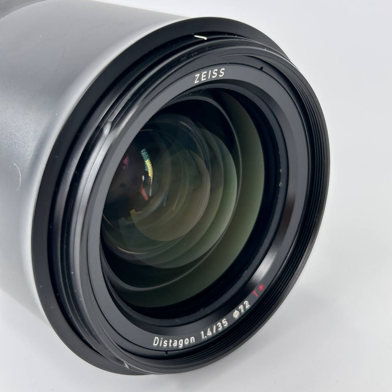 ZEISS Milvus 35mm f/1.4 ZE - Attacco Canon EF