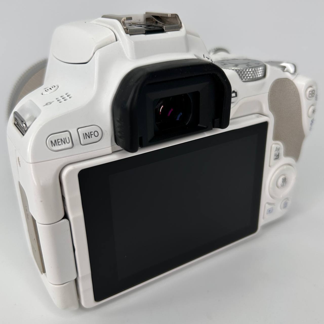 Canon EOS 200D + EF-S 18-55mm f/4-5.6 IS STM Lens Kit