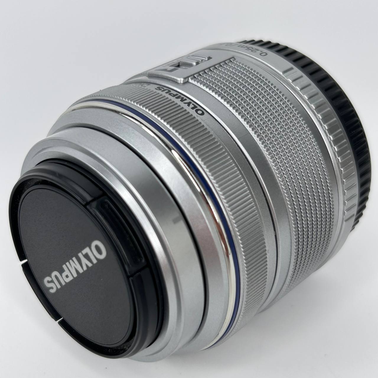 Olympus PEN E-PL8 + Digital ED 14-42mm f/3.5-5.6 Kit