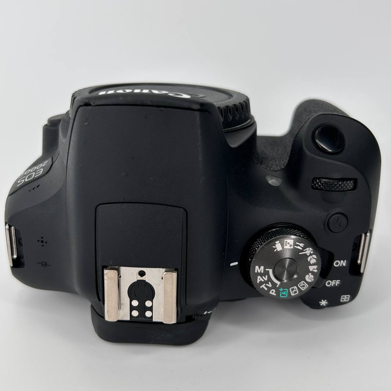 Canon EOS 2000D