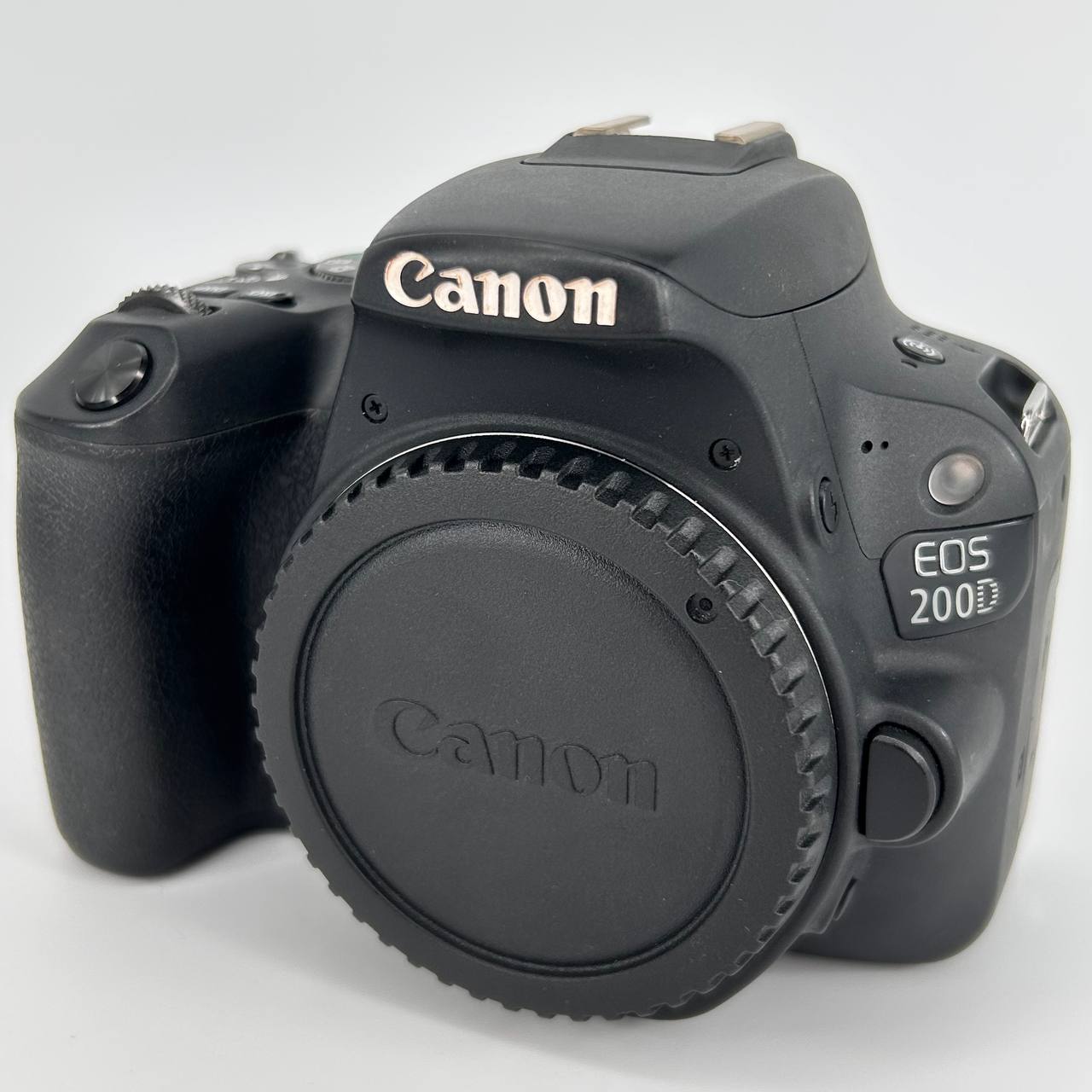 Canon EOS 200D + Obiettivo EF-S 18-55mm f/4-5.6 IS STM Kit