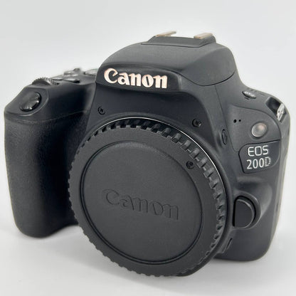 Canon EOS 200D + Obiettivo EF-S 18-55mm f/4-5.6 IS STM Kit