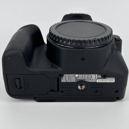 Canon EOS 200D