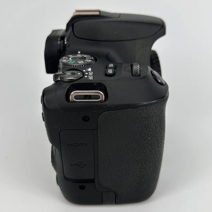 Canon EOS 200D + Obiettivo EF-S 18-55mm f/4-5.6 IS STM Kit