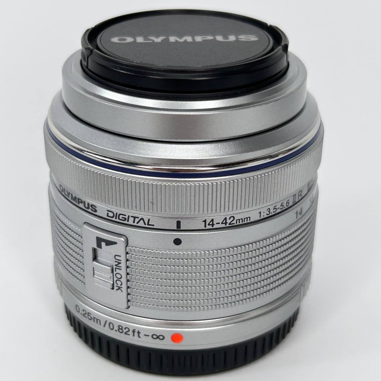 Olympus PEN E-PL8 + Digital ED 14-42mm f/3.5-5.6 Kit