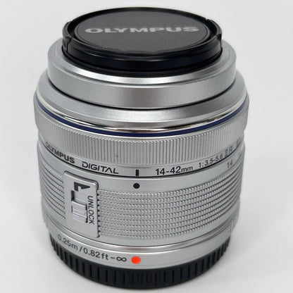 Olympus PEN E-PL8 + Digital ED 14-42mm f/3.5-5.6 Kit