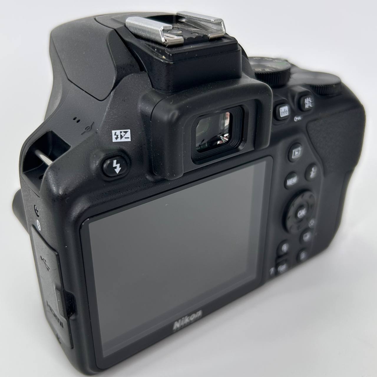 Nikon D3500 + 18-55mm f/3.5-5.6G VR Kit