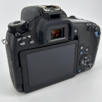 Canon EOS 77D