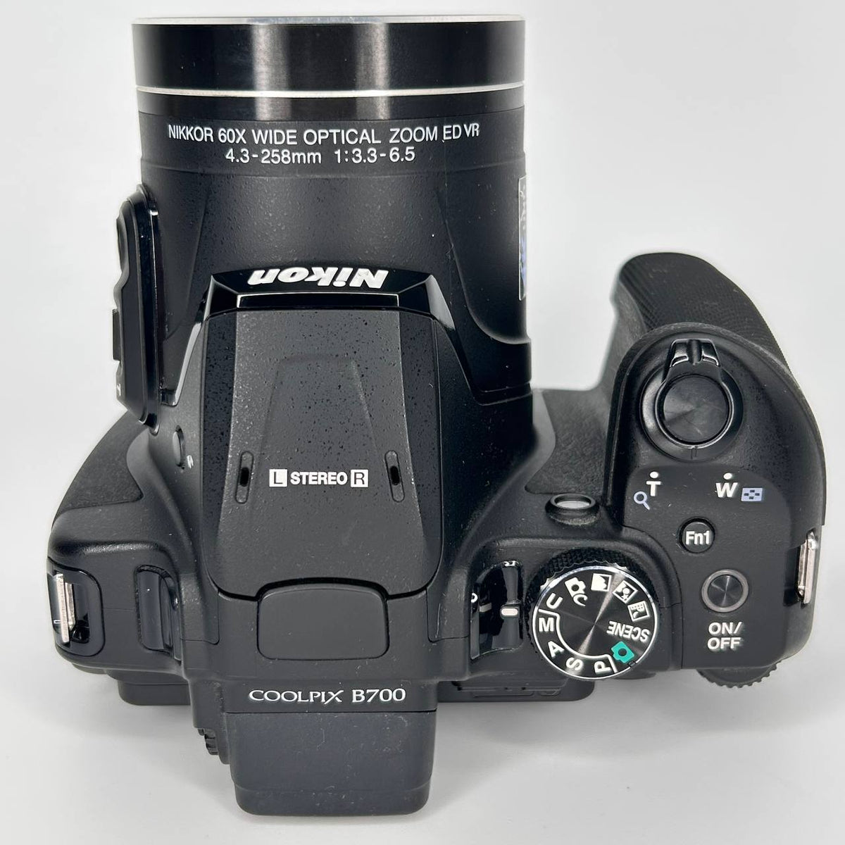 Nikon Coolpix B700