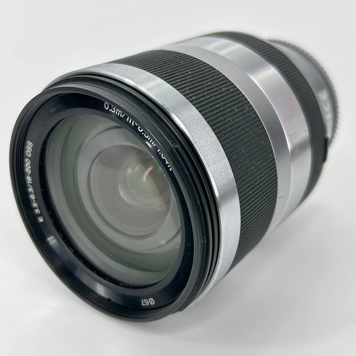 Sony E 18-200mm f/3.5-6.3 OSS