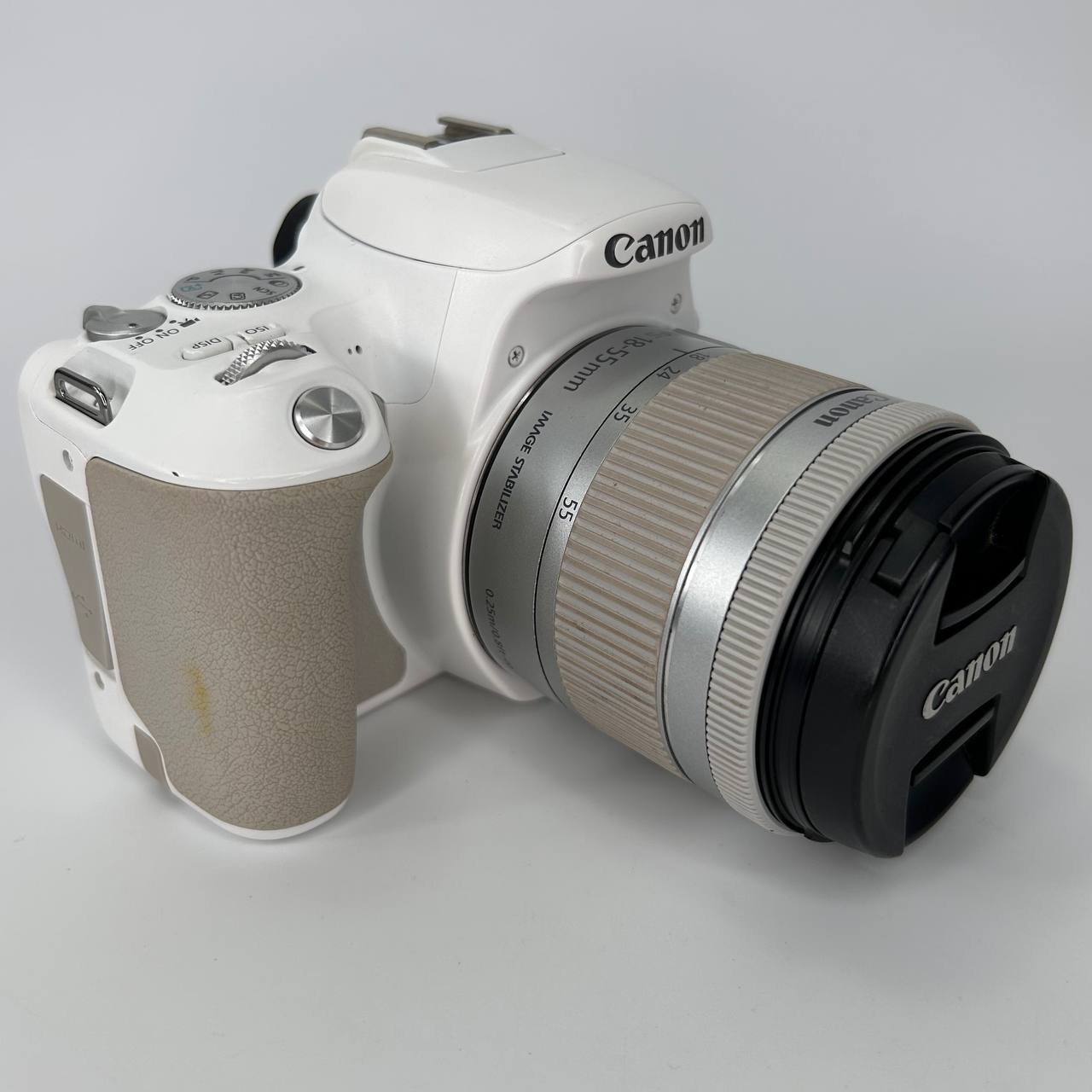 Canon EOS 200D + EF-S 18-55mm f/4-5.6 IS STM Lens Kit