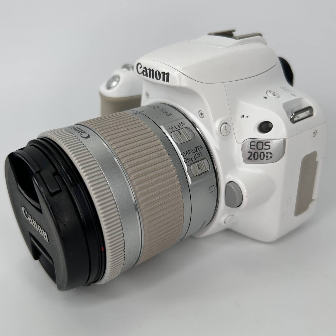 Canon EOS 200D + Obiettivo EF-S 18-55mm f/4-5.6 IS STM Kit