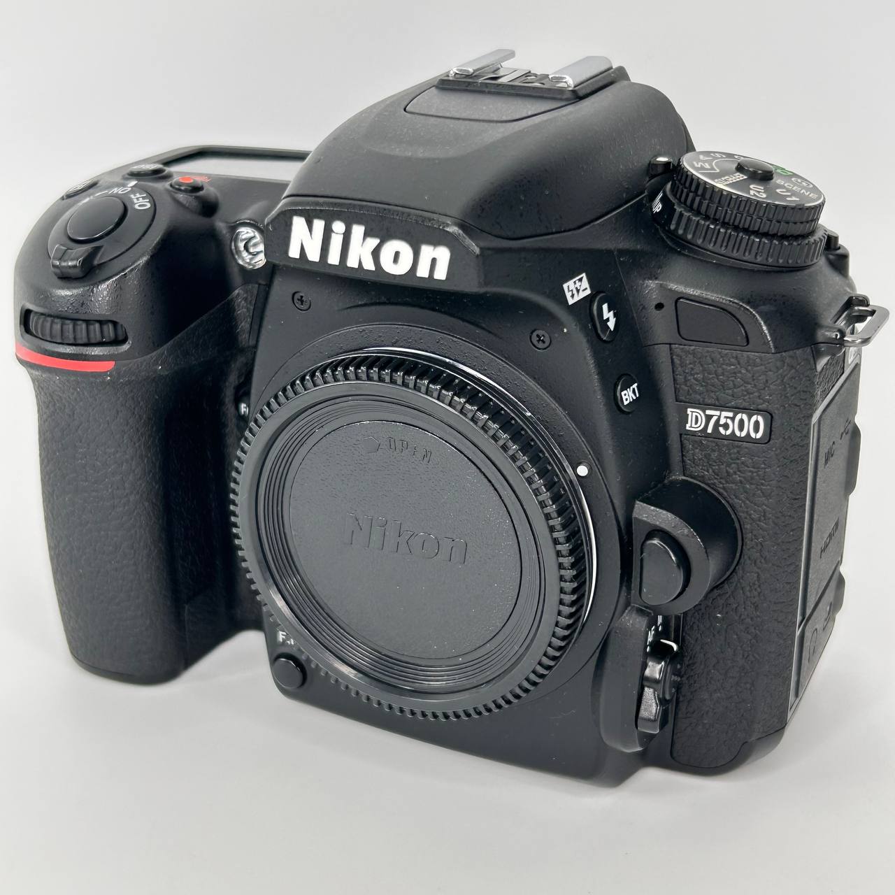 Nikon D7500 usata garantita