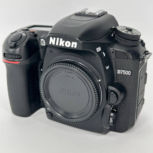 Nikon D7500 usata garantita