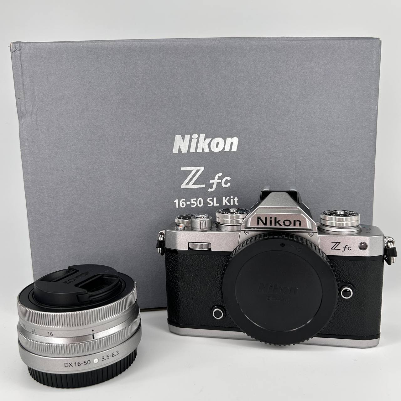 Nikon Z fc + Nikkor Z DX 16-50mm f/3.5-6.3 VR Silver Kit usata garantita