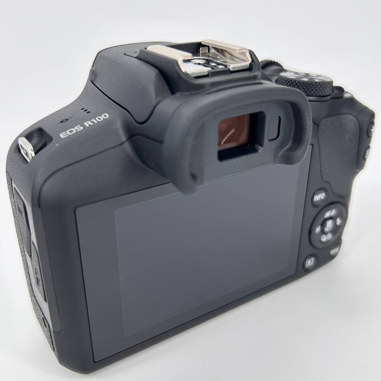 Canon EOS R100 + RF-S 18-45mm f/4.5-6.3 IS STM
