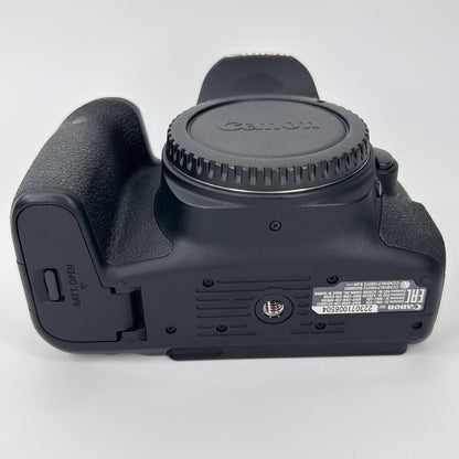 Canon EOS 77D