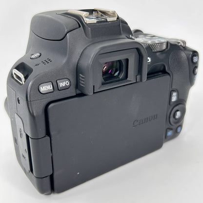 Canon EOS 200D