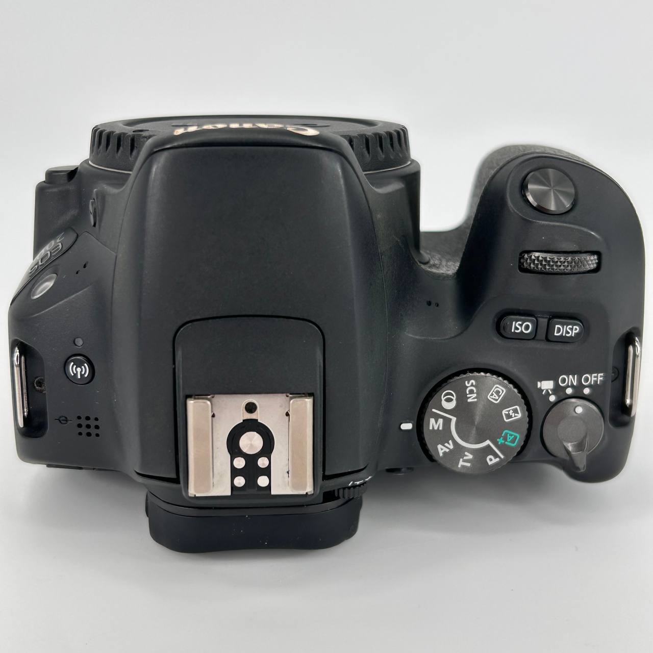 Canon EOS 200D + Obiettivo EF-S 18-55mm f/4-5.6 IS STM Kit