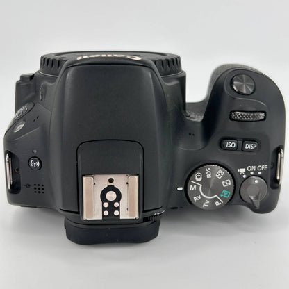 Canon EOS 200D + Obiettivo EF-S 18-55mm f/4-5.6 IS STM Kit