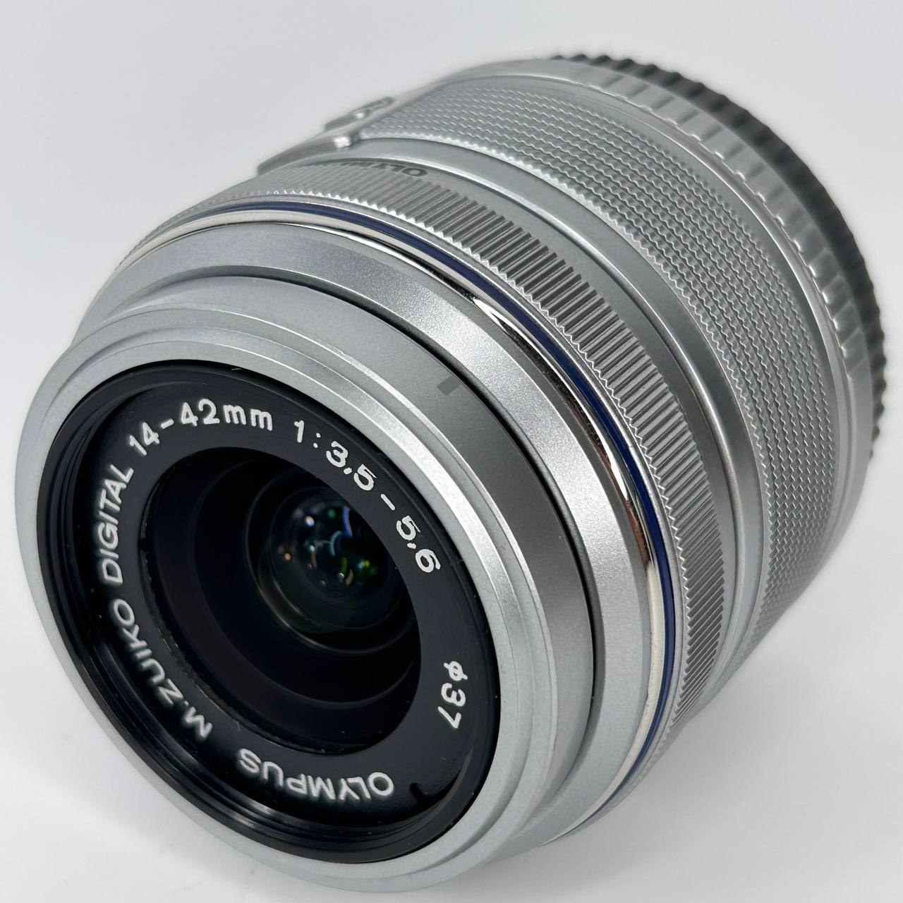 Olympus PEN E-PL8 + Digital ED 14-42mm f/3.5-5.6 Kit