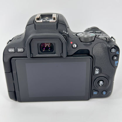 Canon EOS 200D
