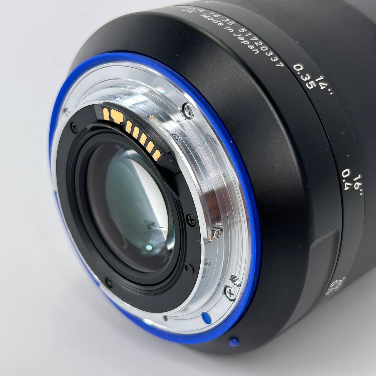 ZEISS Milvus 35mm f/1.4 ZE - Attacco Canon EF