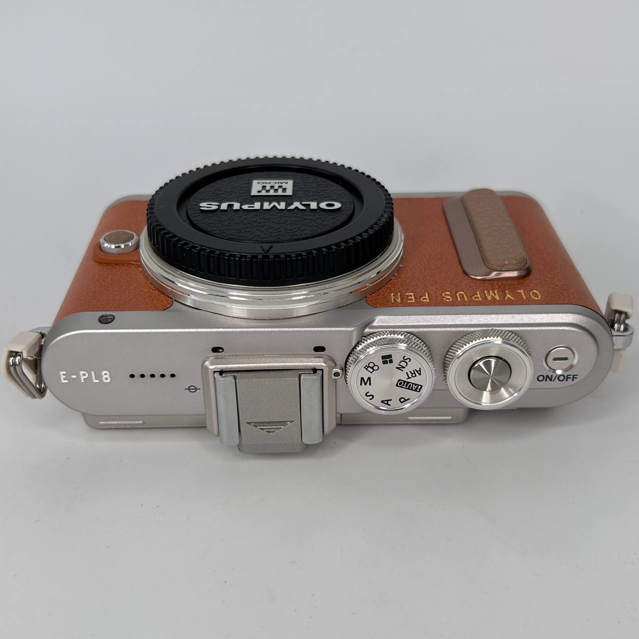 Olympus PEN E-PL8 + Digital ED 14-42mm f/3.5-5.6 Kit
