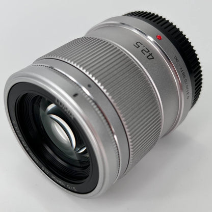 Panasonic Lumix G 42.5mm f/1.7 ASPH Power O.I.S.